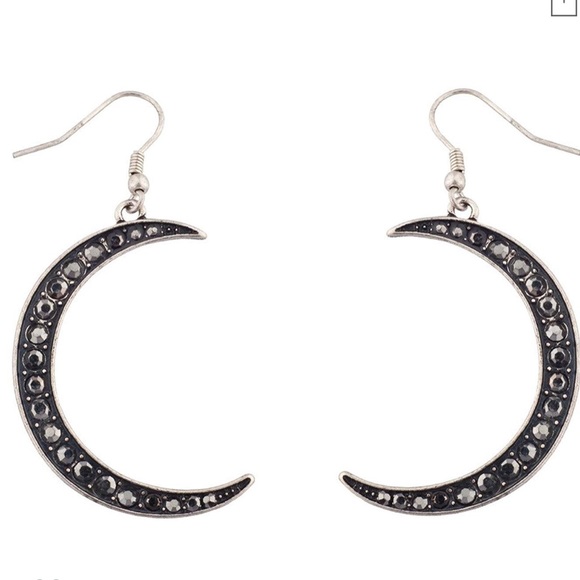 Jewelry - NWT moon earrings